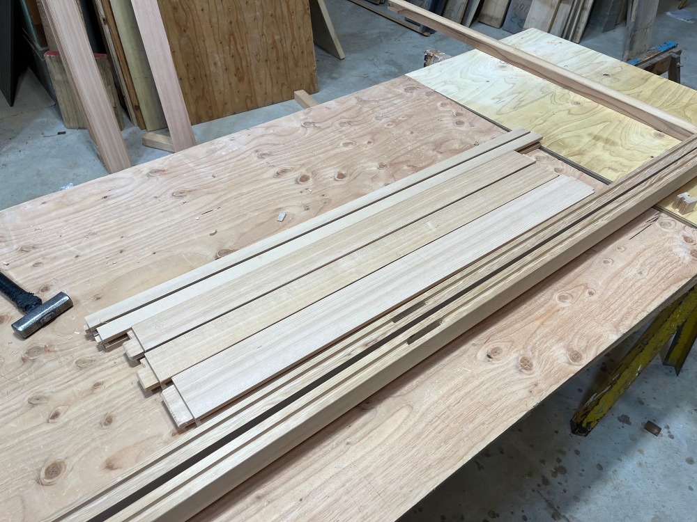 戸箱の鏡板を作成中