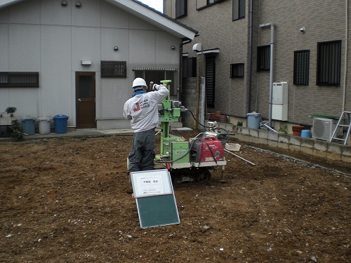 地盤調査実施中。
