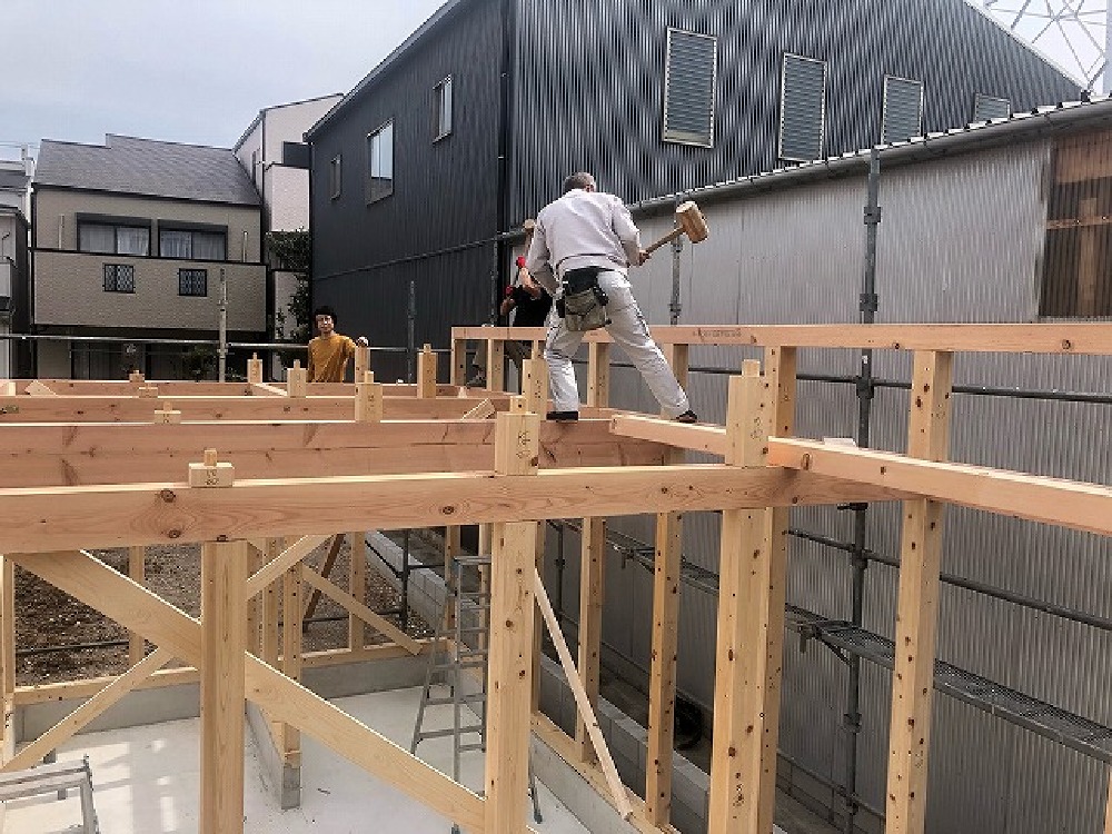  今日は高蔵さん事務所の建て方でした（山本）