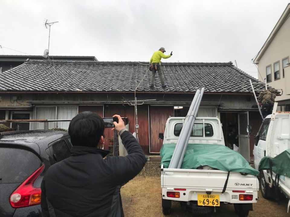 昨年末改装した敷地内に所有の仮住まいにアンテナを移設中です