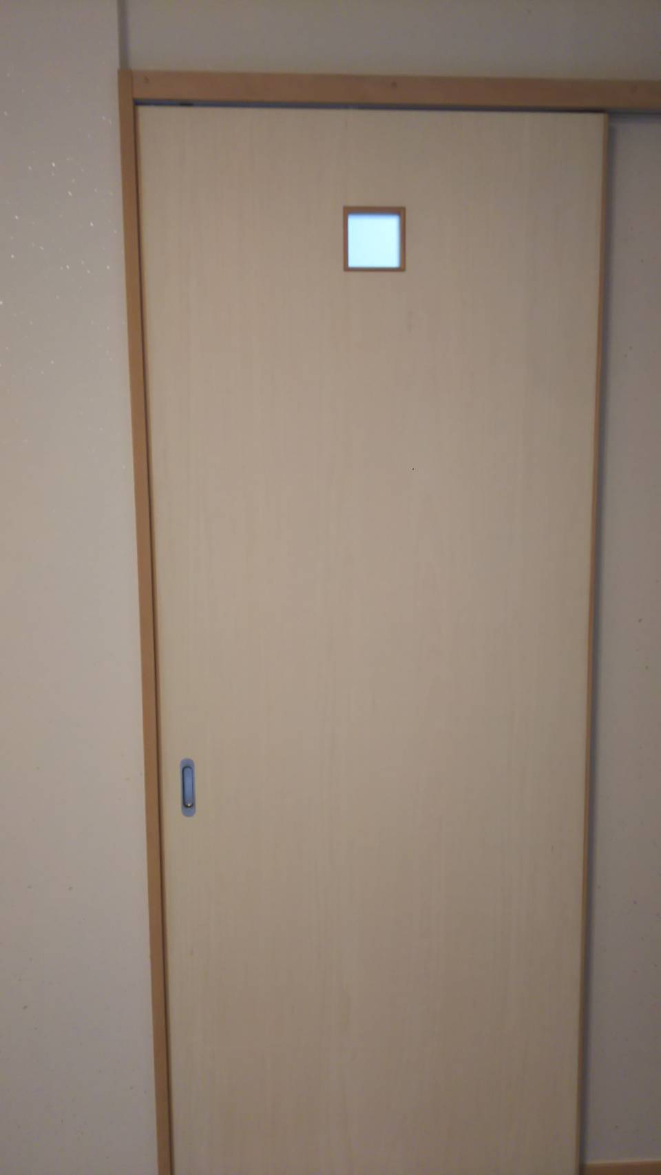 洗面の引戸がつきました