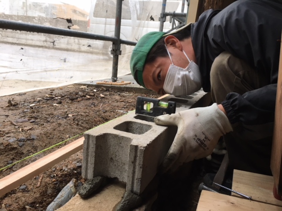 寺西です、慎重にブロックを積む荒ちゃん。