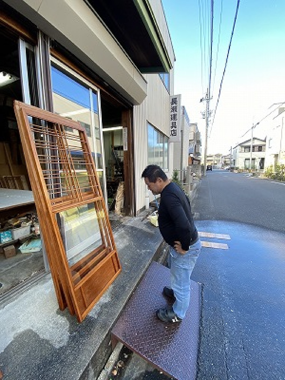 ナガセ建具店さんへお邪魔しましたら 障子の貼替真っ最中でした！綺麗に洗ってくれています