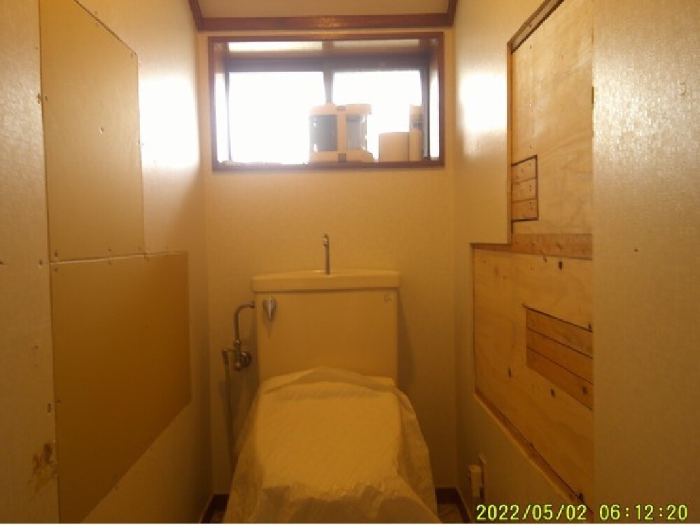 O様邸トイレ改装・手摺下地を入れた状況です