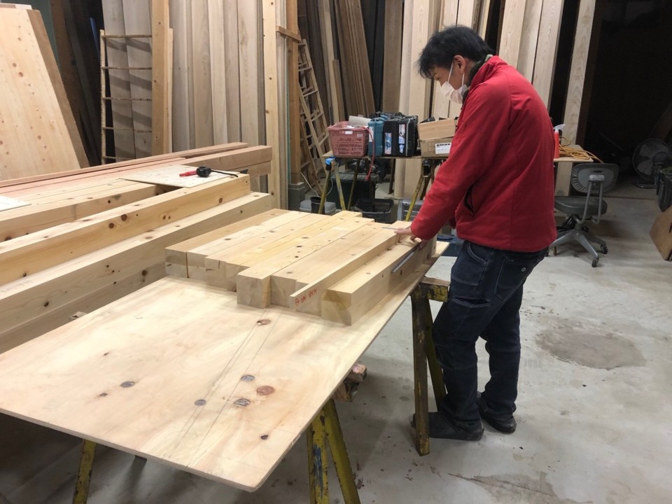 小屋束の墨付けです。