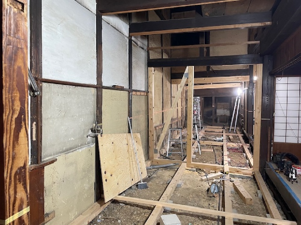 梁、柱、筋交施工中