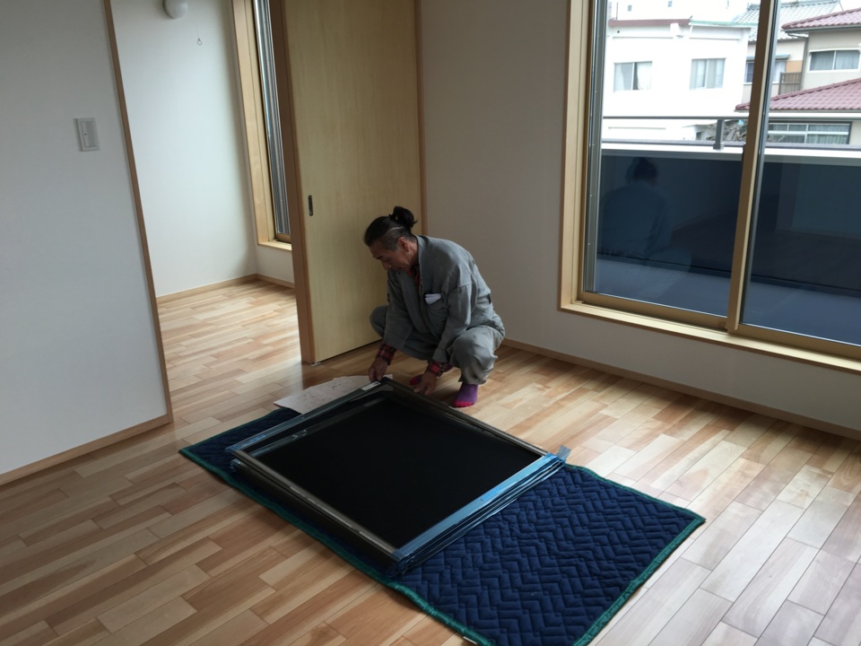 網戸の搬入です。