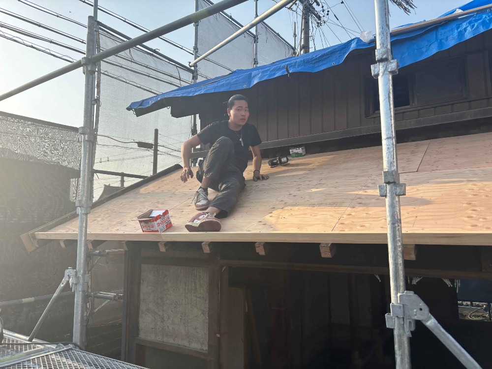 下屋根の下地まで完了