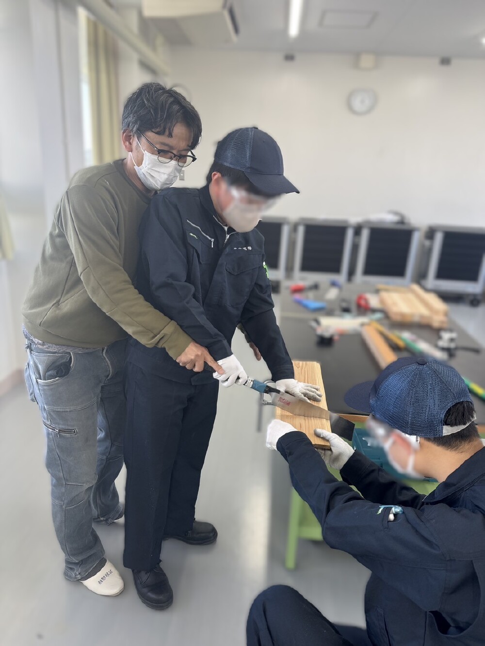 木工ワークショップで棚づくり