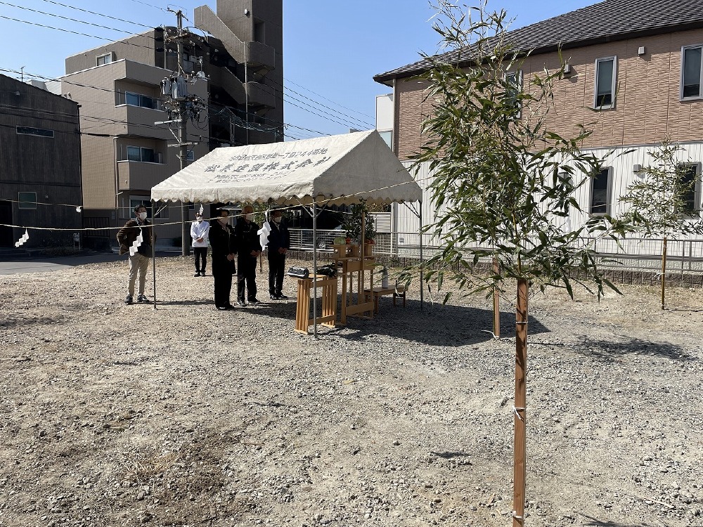 大安吉日の今日、晴天に恵まれ地鎮祭が執り行われました。お施主様これから宜しくお願い致します（白井）