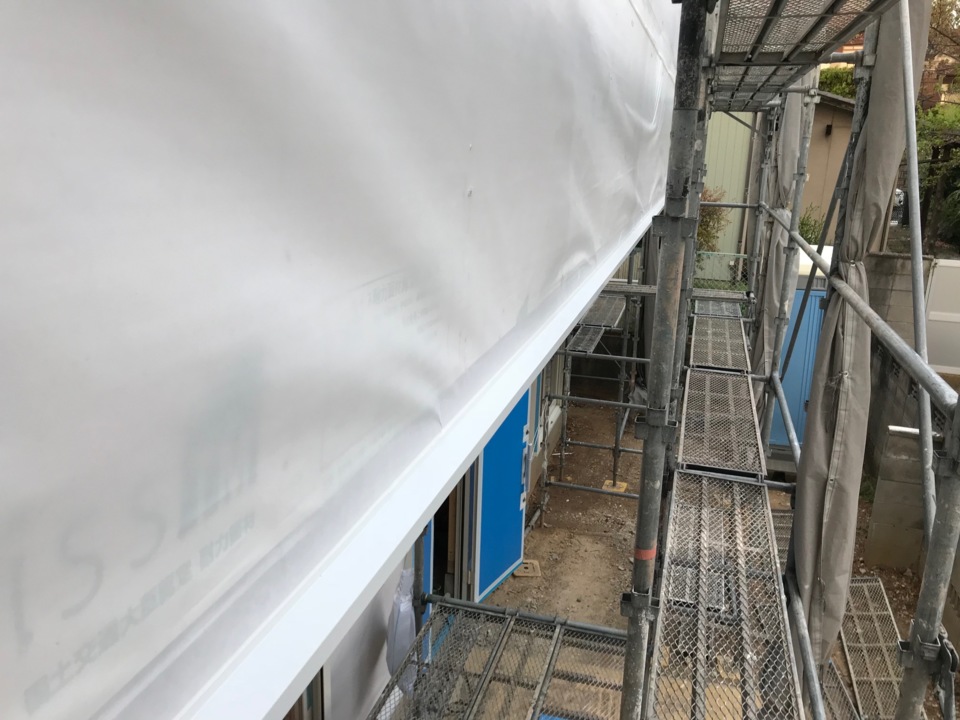 山本です、ベランダの下端水切りがつきました！