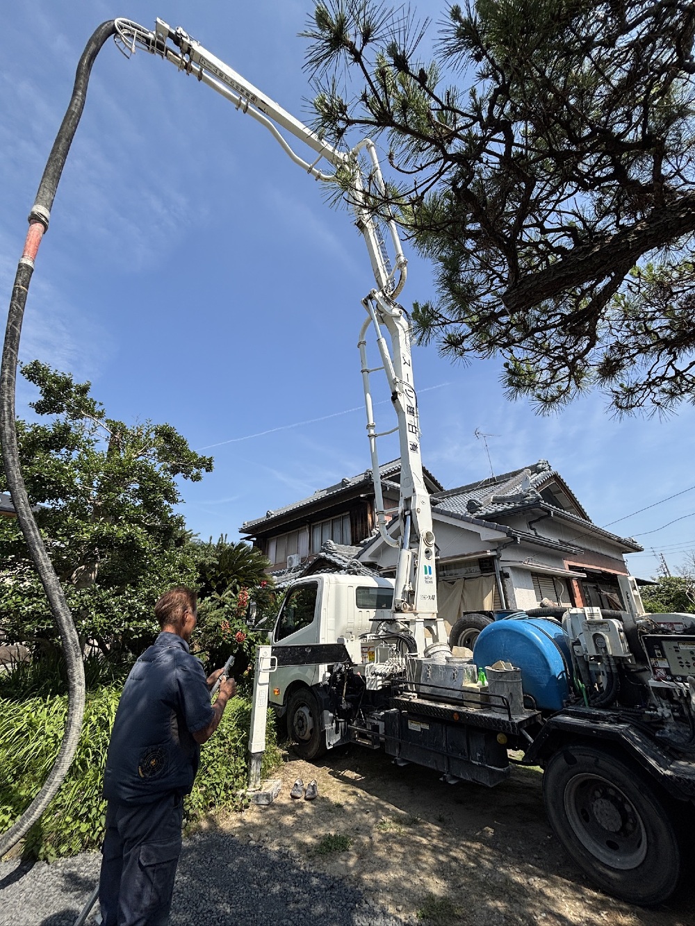 ガレージ内土間コンクリート打ち