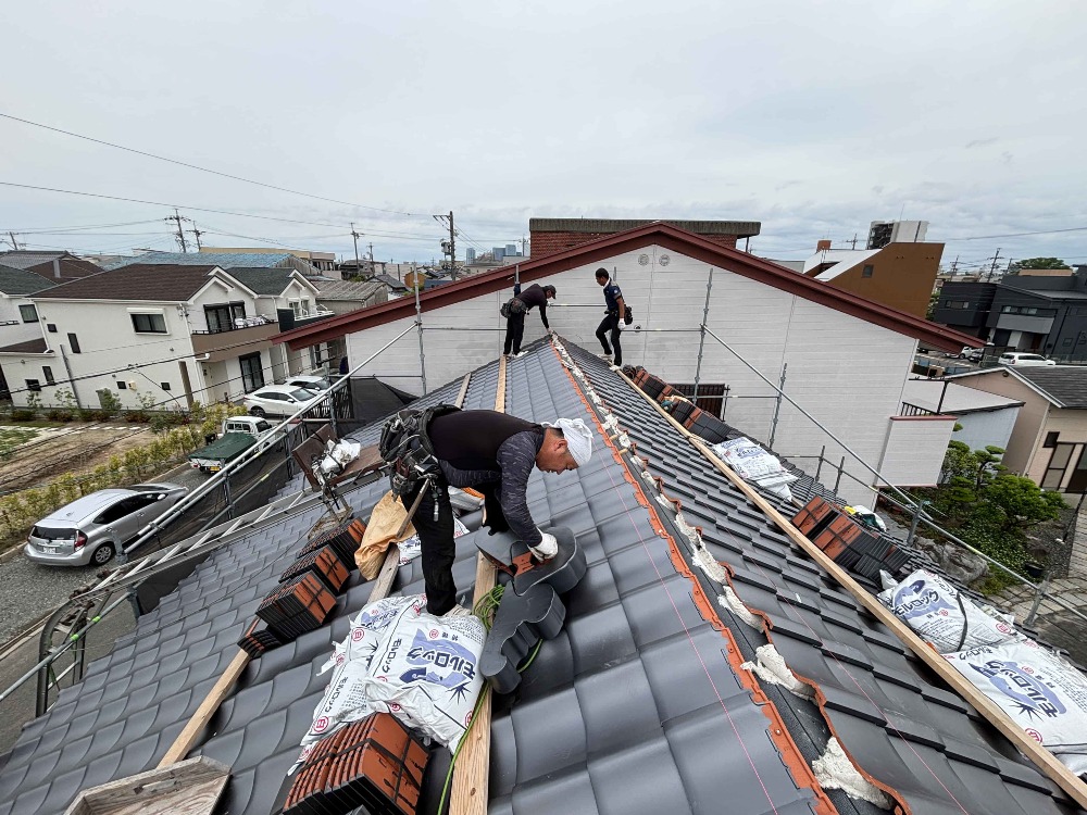 瓦屋根工事順調です 