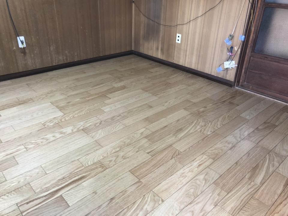 キッチン床貼り完了です（E様邸）