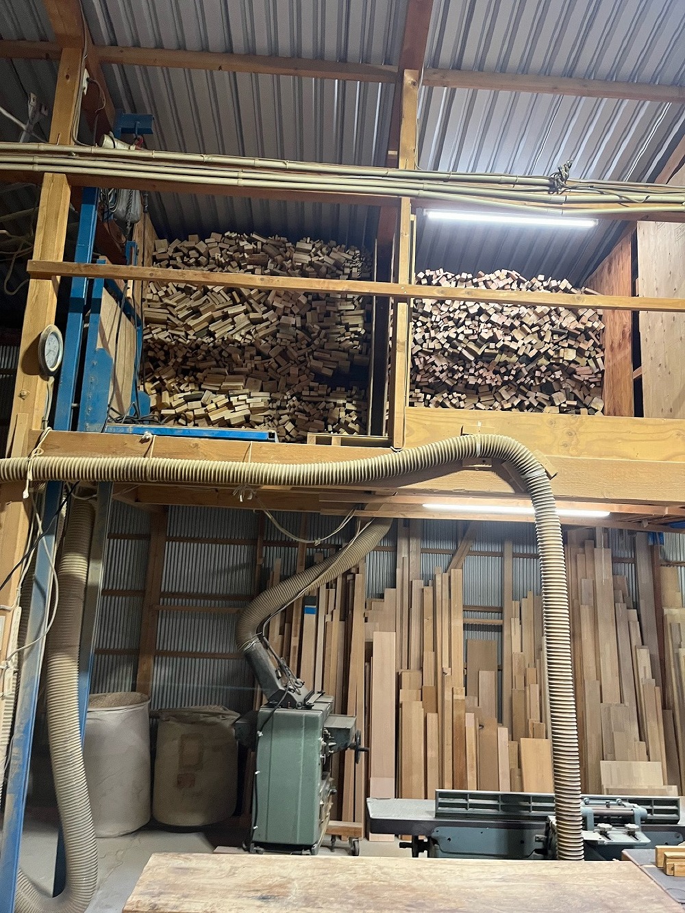 （松美工場）今日は雨で外での作業ができなかったので、工場内で仕事をしました。整理整頓や片付けなどを行いました（三浦）