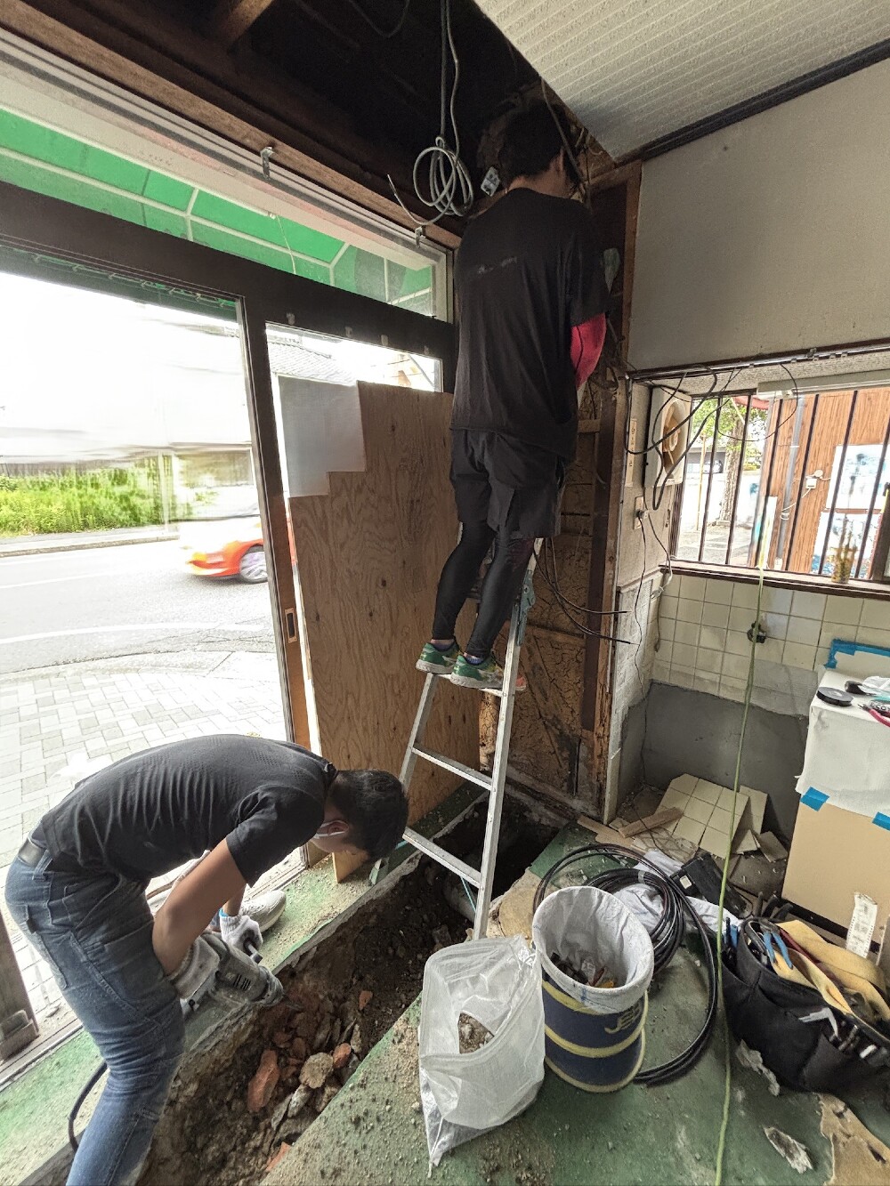 基礎掘方、分電盤移動