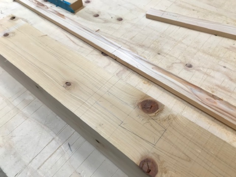 工場で刻み加工・墨付けしています。