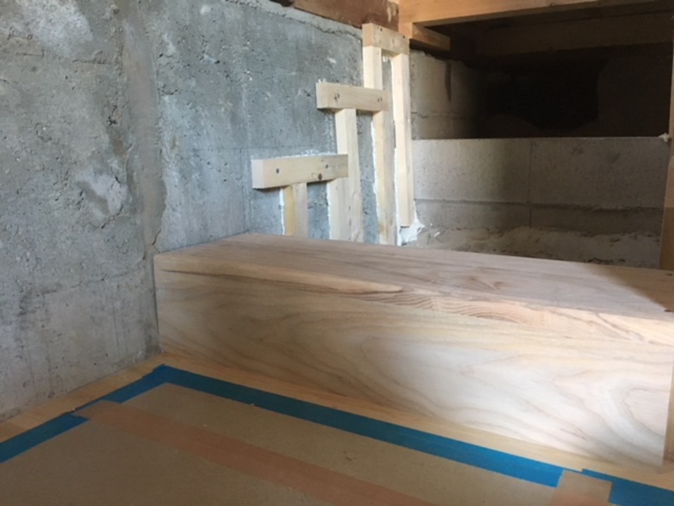 階段材を施工していきます。