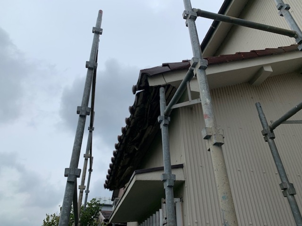  崩れ落ちた軒裏改修工事。 ビフォー（E様邸）