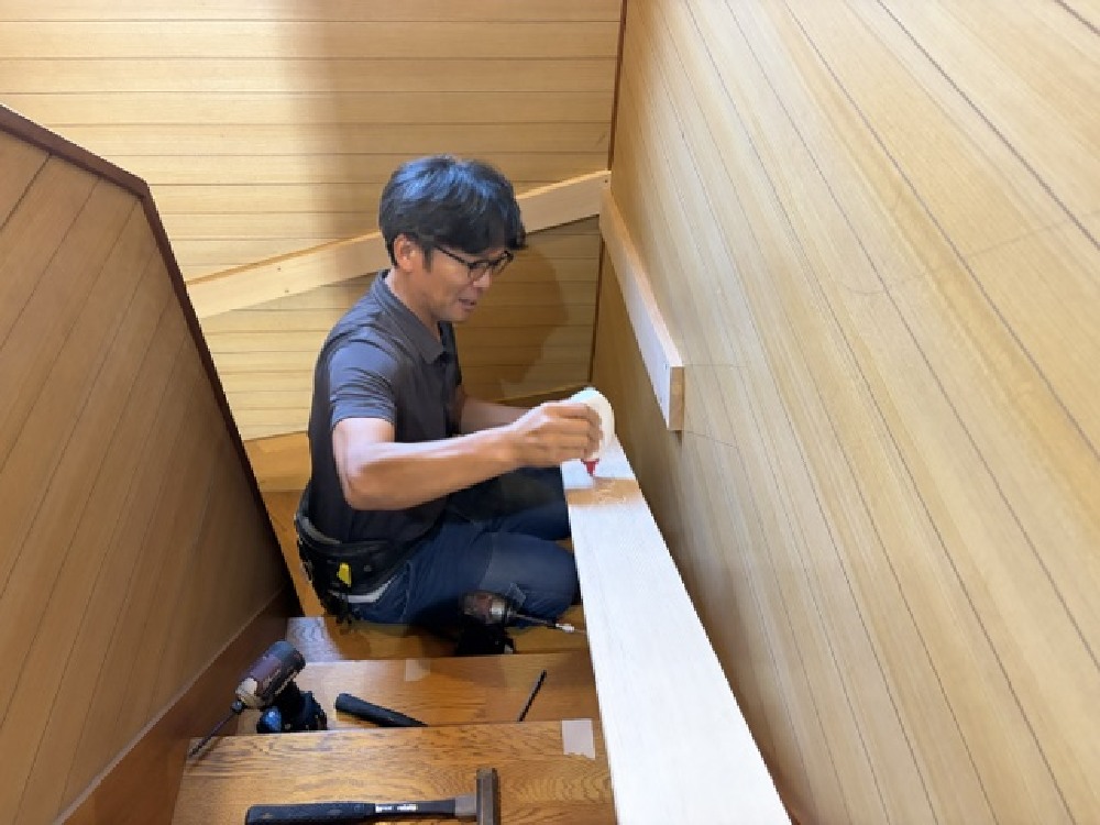 手摺取付中