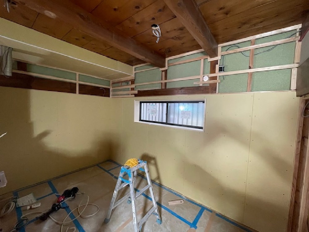プラスターボード施工中