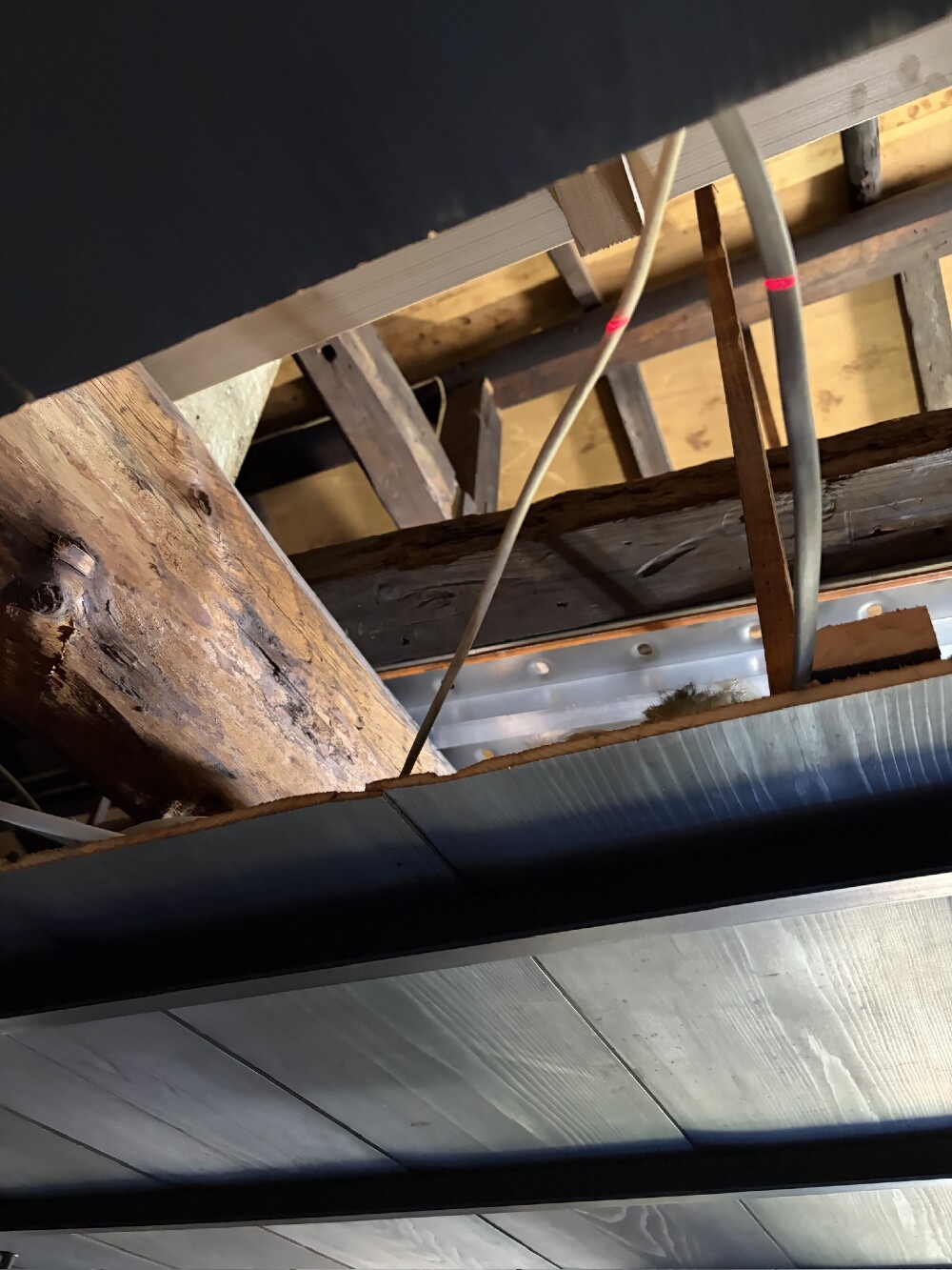 天井埋込照明取付工事です。