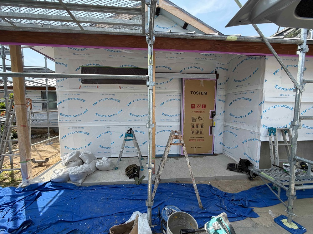 玄関サッシ取付完了