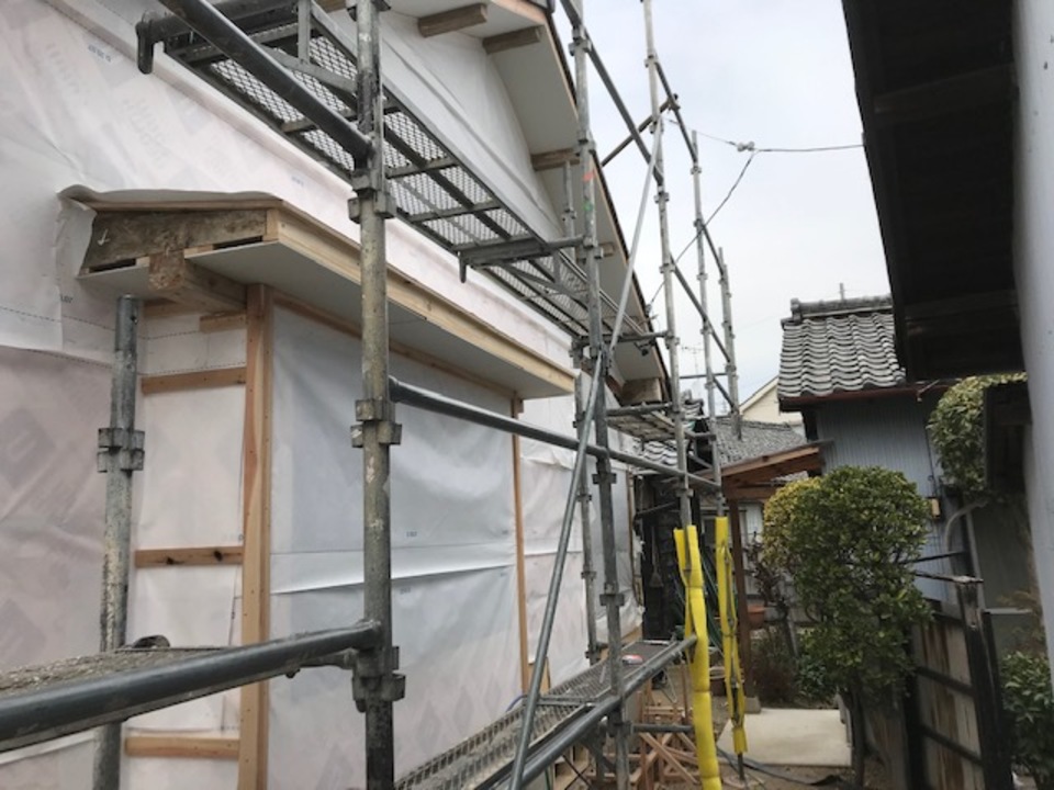  透湿シート施工中（寺西）