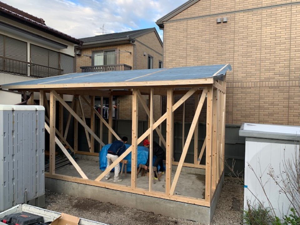 建て込み完了。 筋交いまで終わりました。