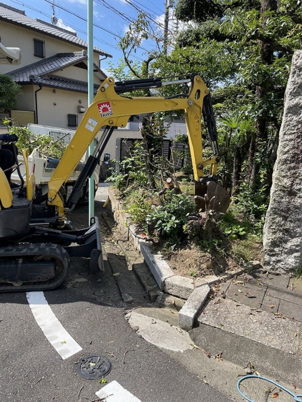 （I様邸外構工事・昭和区）長年お世話になっているI様邸、本日より外構工事に着工しました