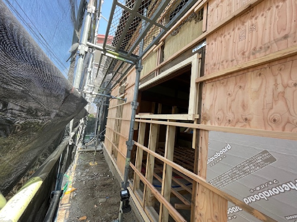 断熱材施工中