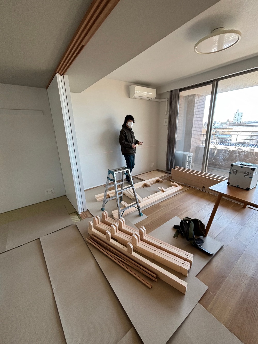 家具パーツ搬入