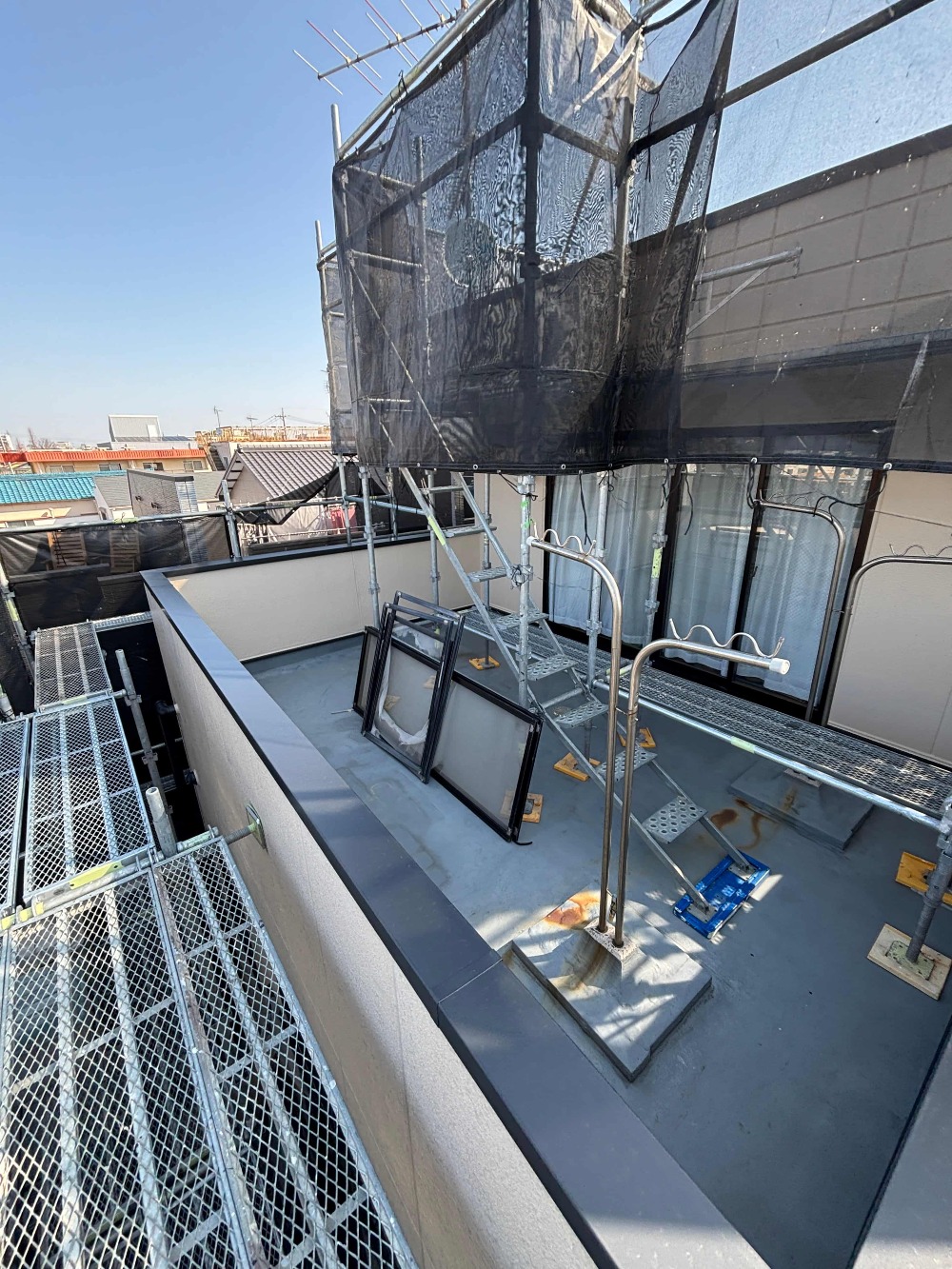 防水工事が始まります。