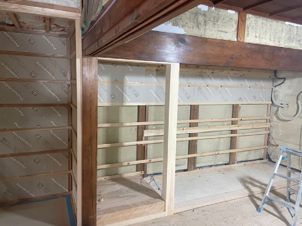 和室断熱材施工中