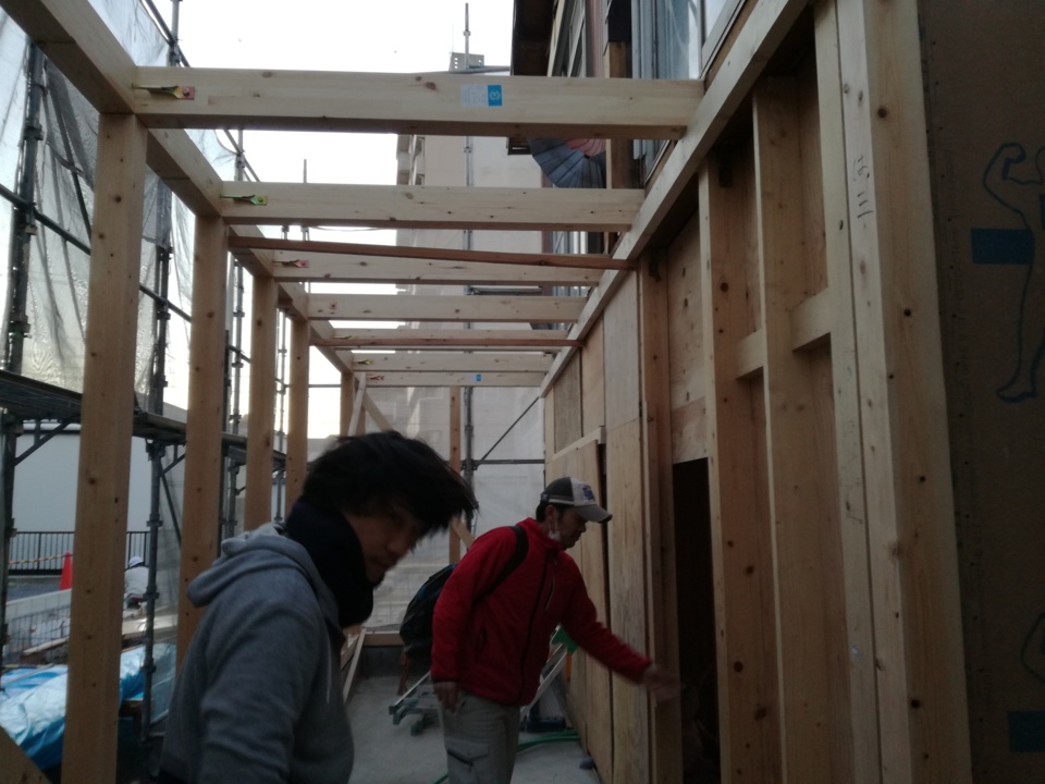 荒木です、今日は建込みです。