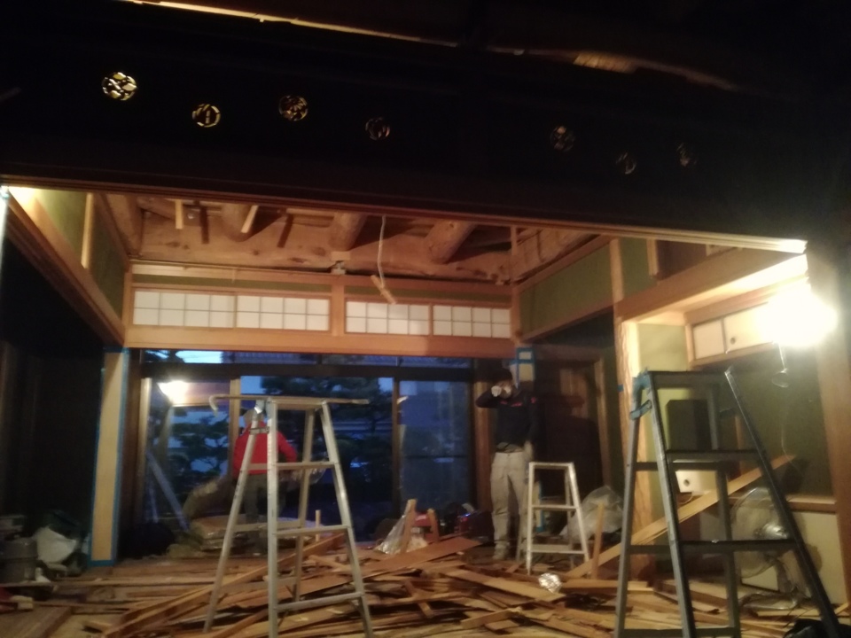 天井を解体しました