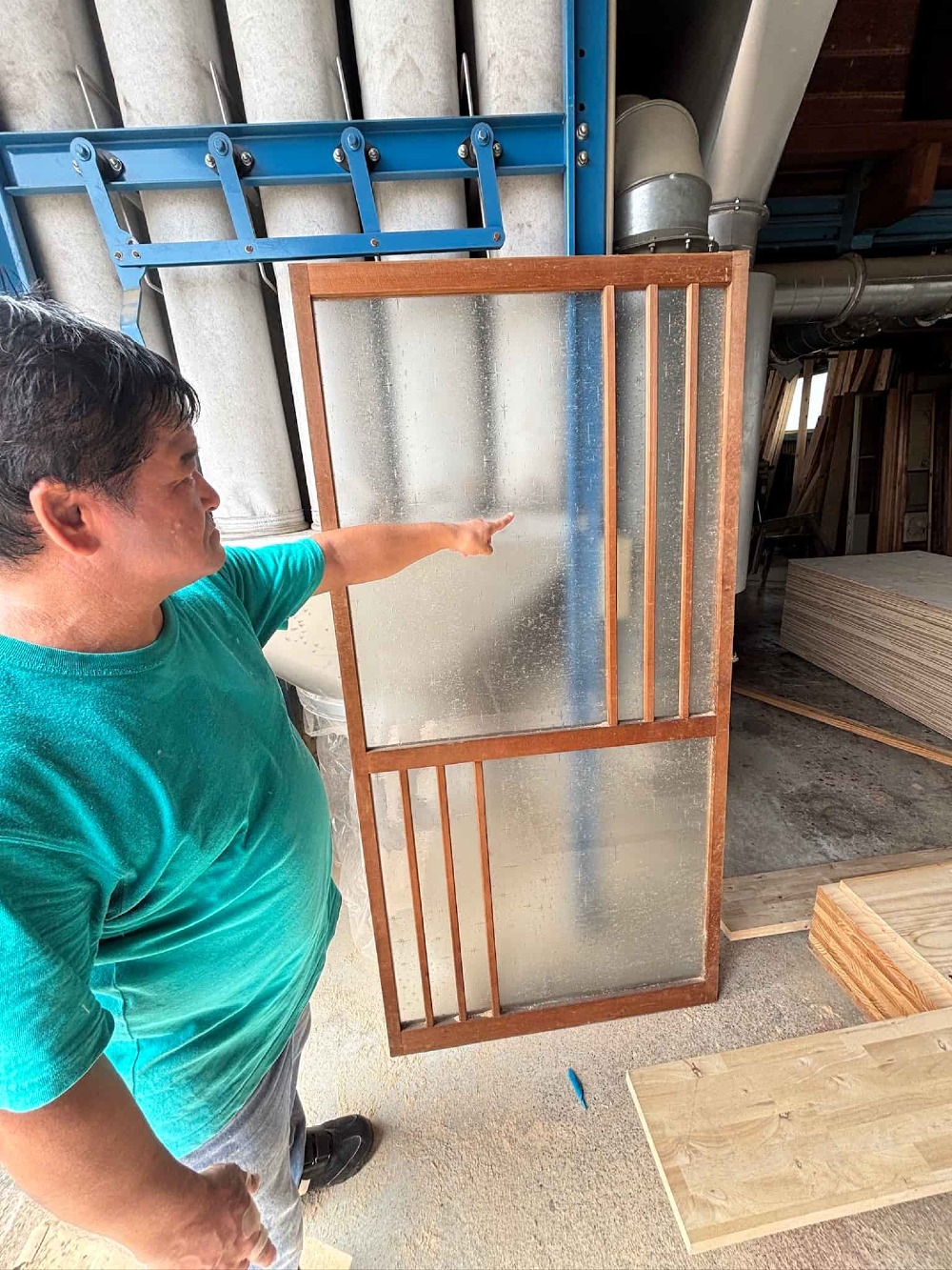 建具屋さんと打合せ 従前のデザインガラスを再用していきます