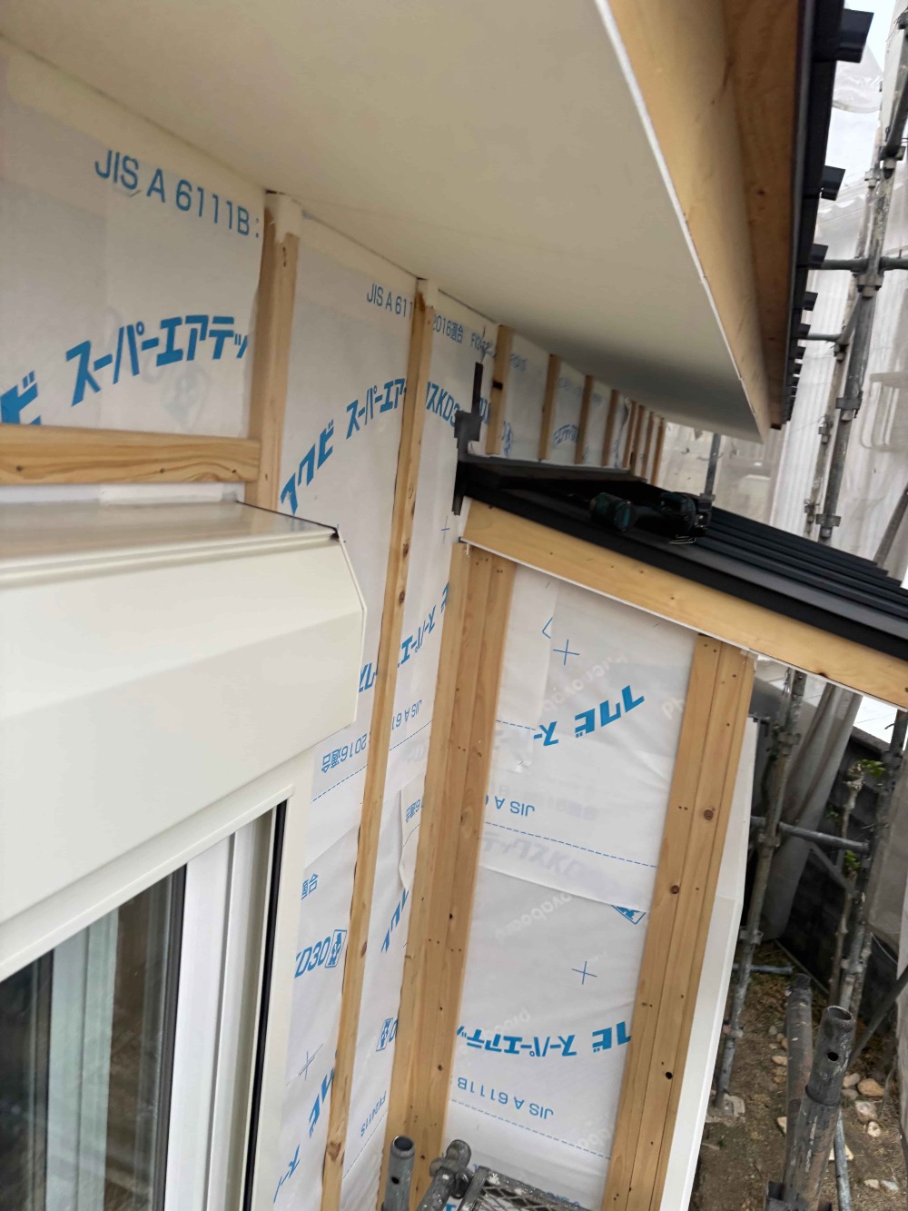 外壁下地施工中