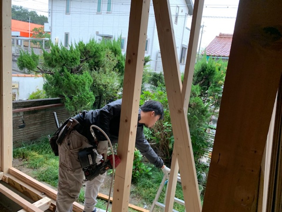 新しく建てた補強桧柱