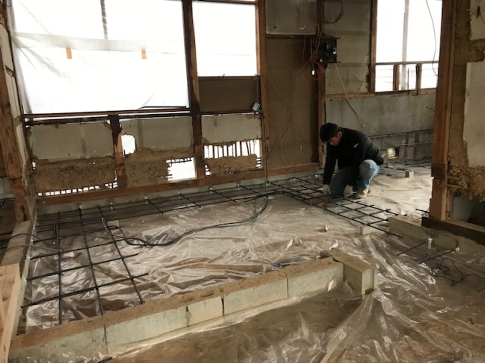 引き続き鉄筋施工中