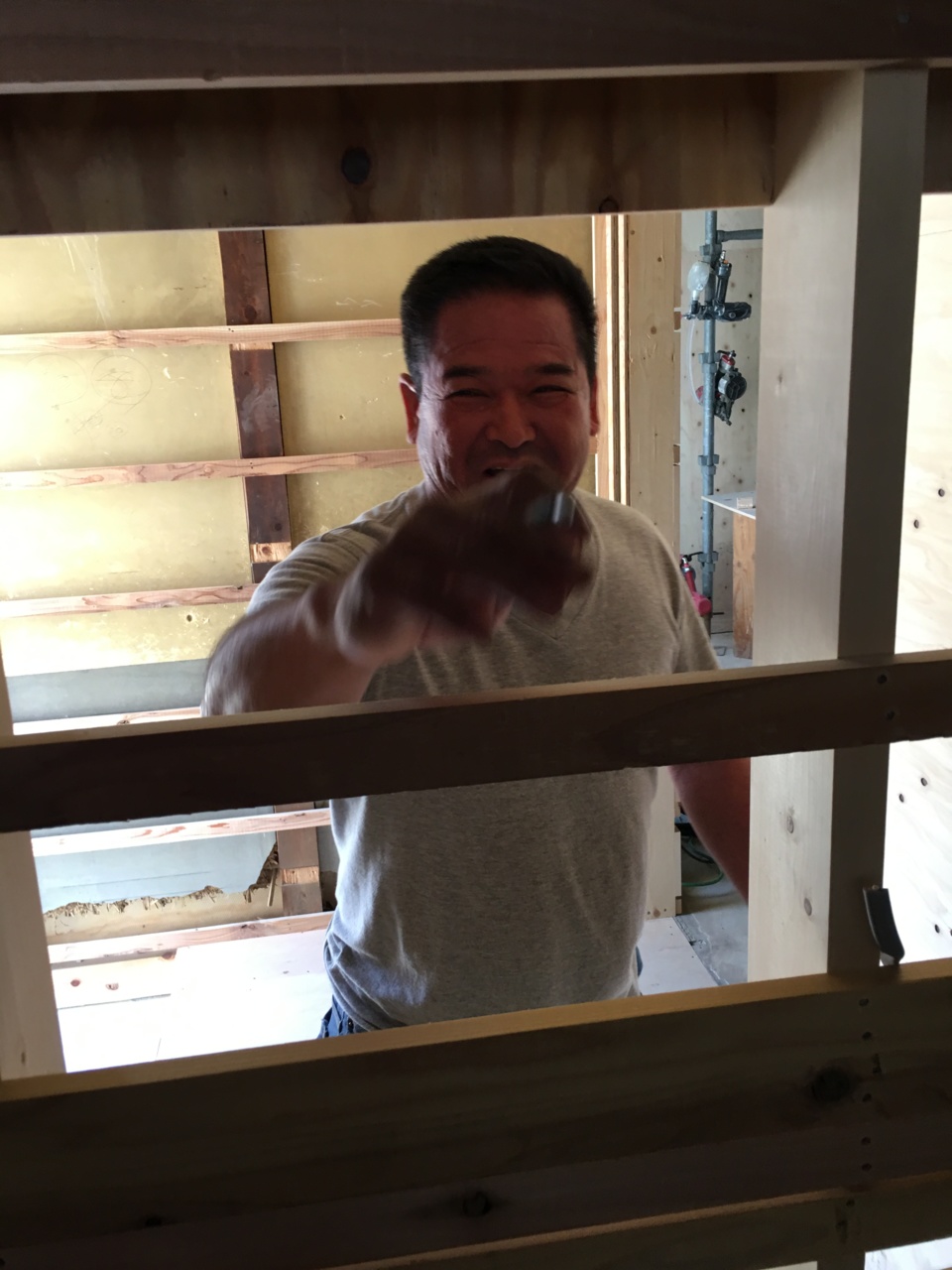 笑う建具屋さん、喪黒福造の登場です、ドーン！