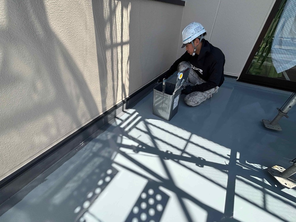 トップコート（仕上げ材）施工していきます