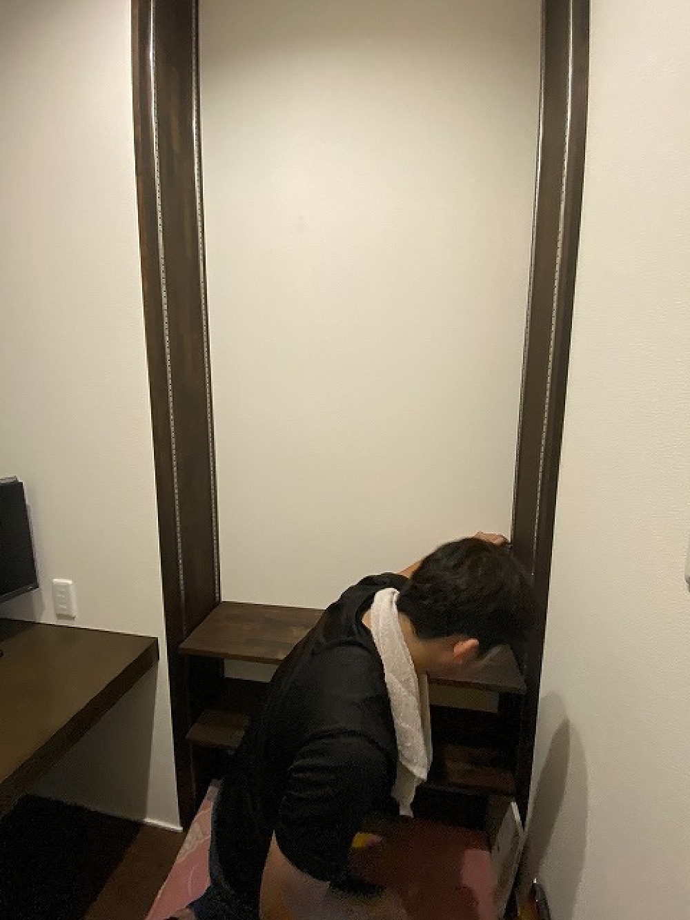 （ｍ様・オーダー家具）造り付けの本棚を作成中の山ちゃん