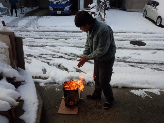 白井です、今日は雪で動けず、工場で準備をしています！