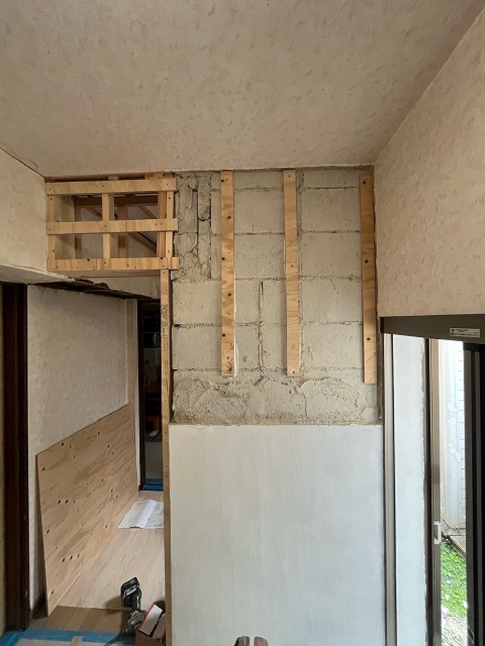 （天白区・T様邸・トイレ改装工事）今日は壁下地を中心に作業を行いました（三浦）