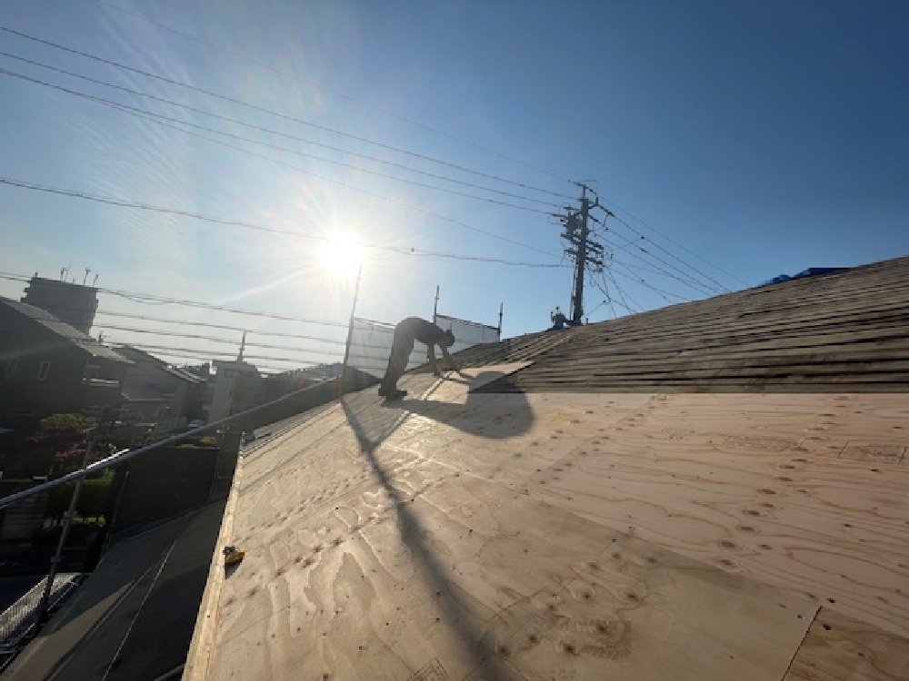 屋根合板施工中