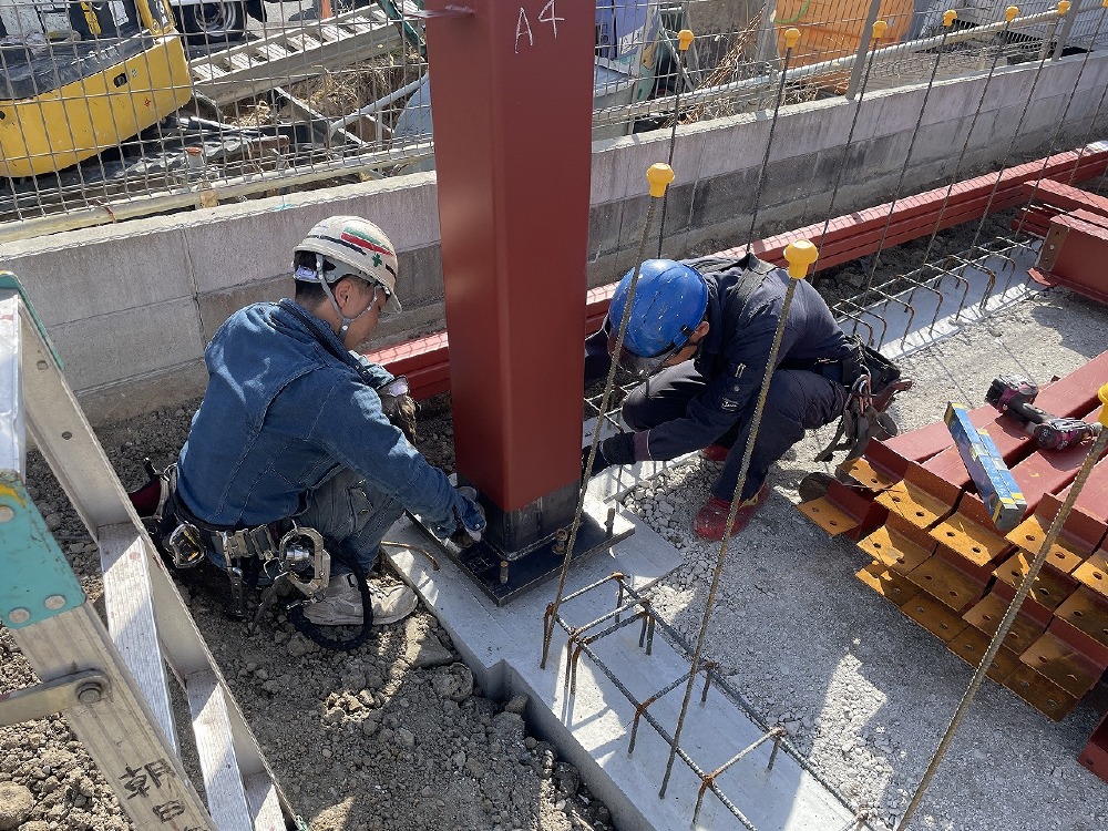 鉄骨造建て方工事  順調に進み、 明日には柱梁の構造体は完了出来そうです（白井）