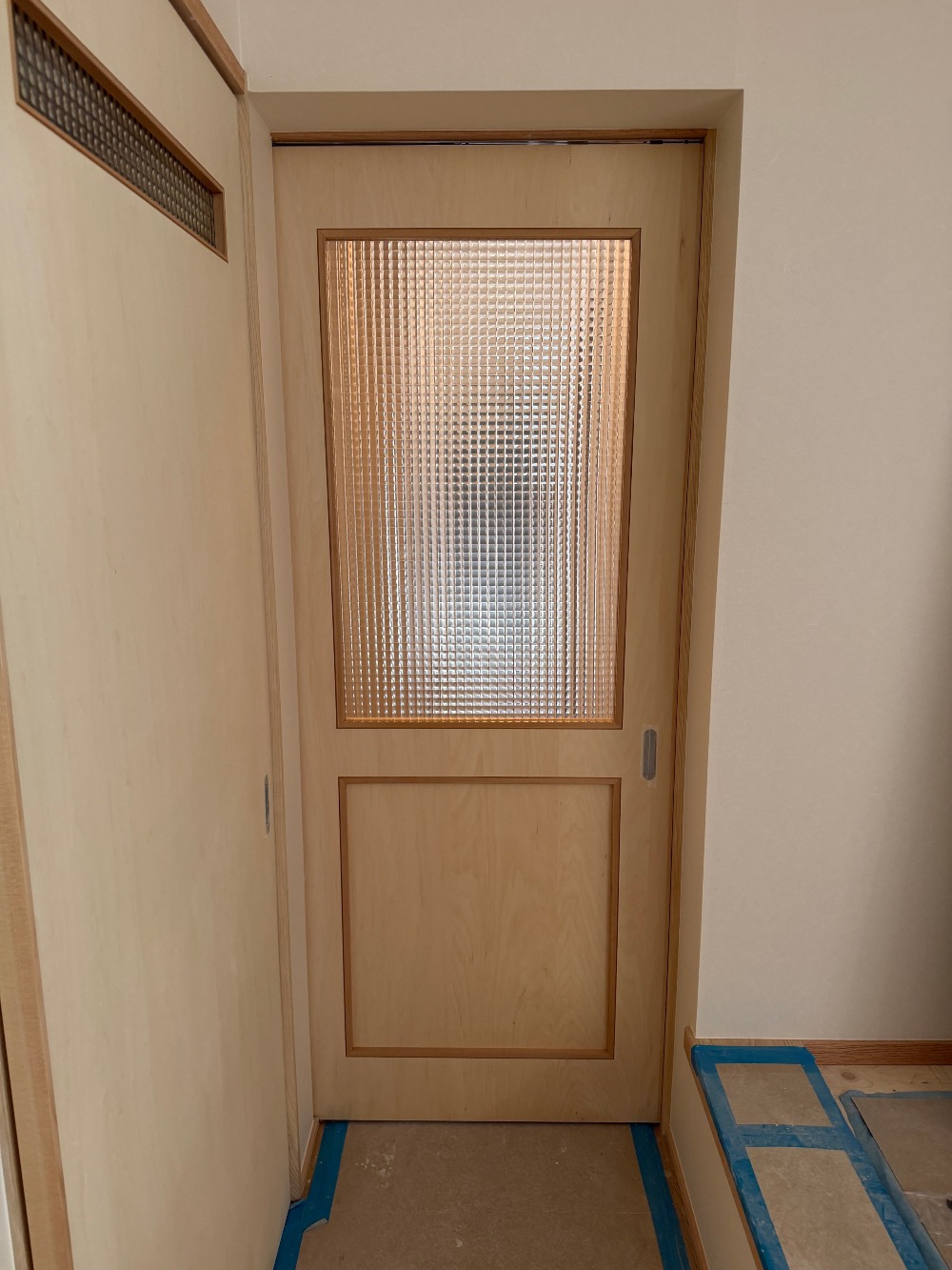 建具の切込工事を行いました。