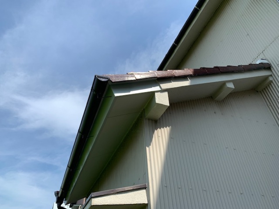 白井です。崩れ落ちた軒裏改修工事。アフターです。上手く収まりました（E様邸）