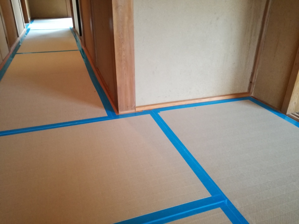 雑巾ずりを取り付けました。